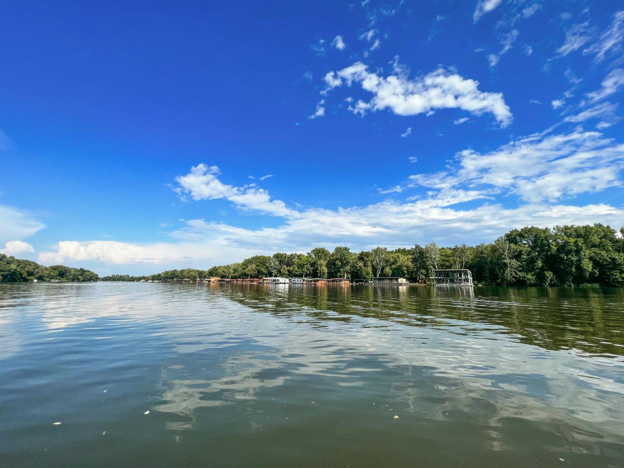 Lakohajo, Uszohaz - Tisza-To Hotell Tiszafüred Exteriör bild