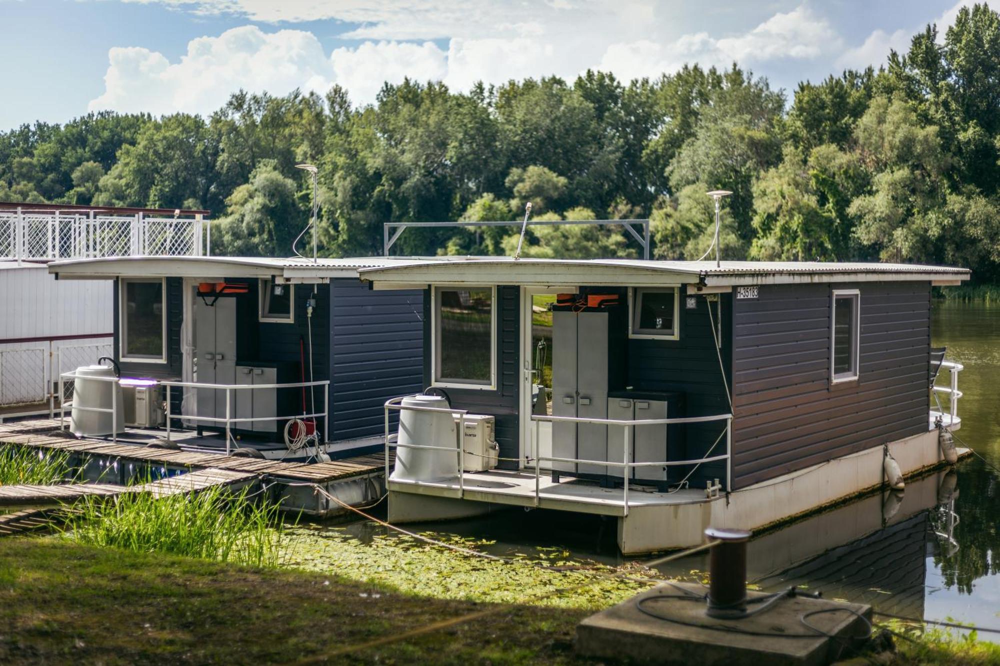 Lakohajo, Uszohaz - Tisza-To Hotell Tiszafüred Exteriör bild
