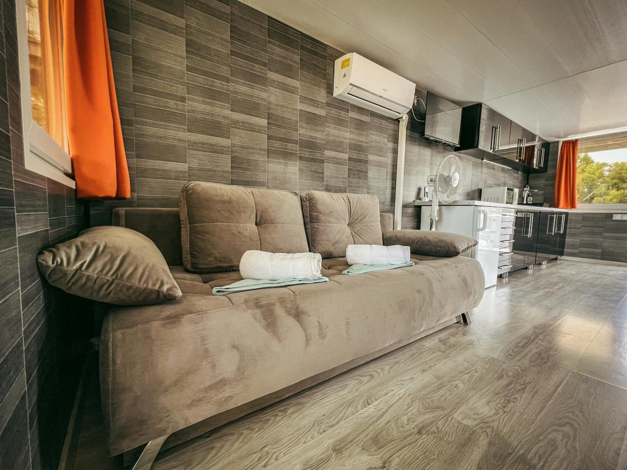 Lakohajo, Uszohaz - Tisza-To Hotell Tiszafüred Exteriör bild