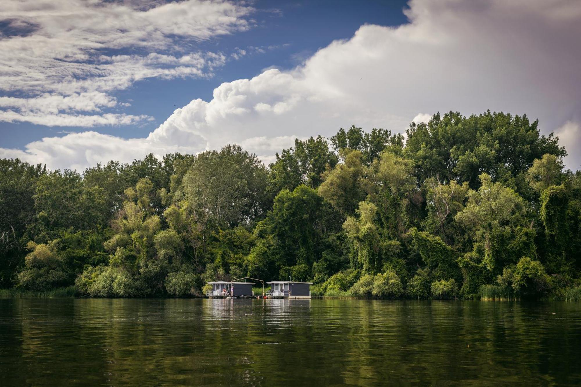Lakohajo, Uszohaz - Tisza-To Hotell Tiszafüred Exteriör bild