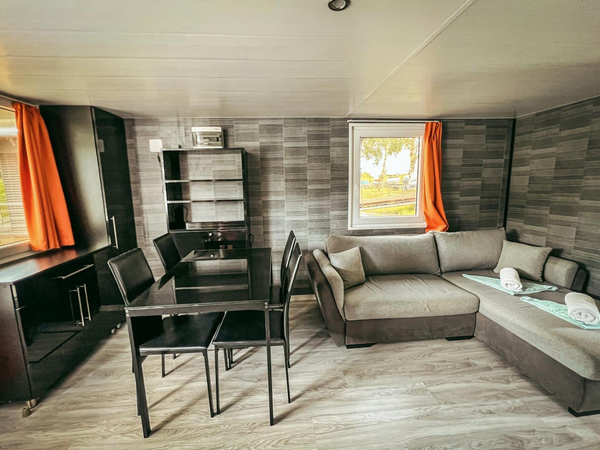 Lakohajo, Uszohaz - Tisza-To Hotell Tiszafüred Exteriör bild