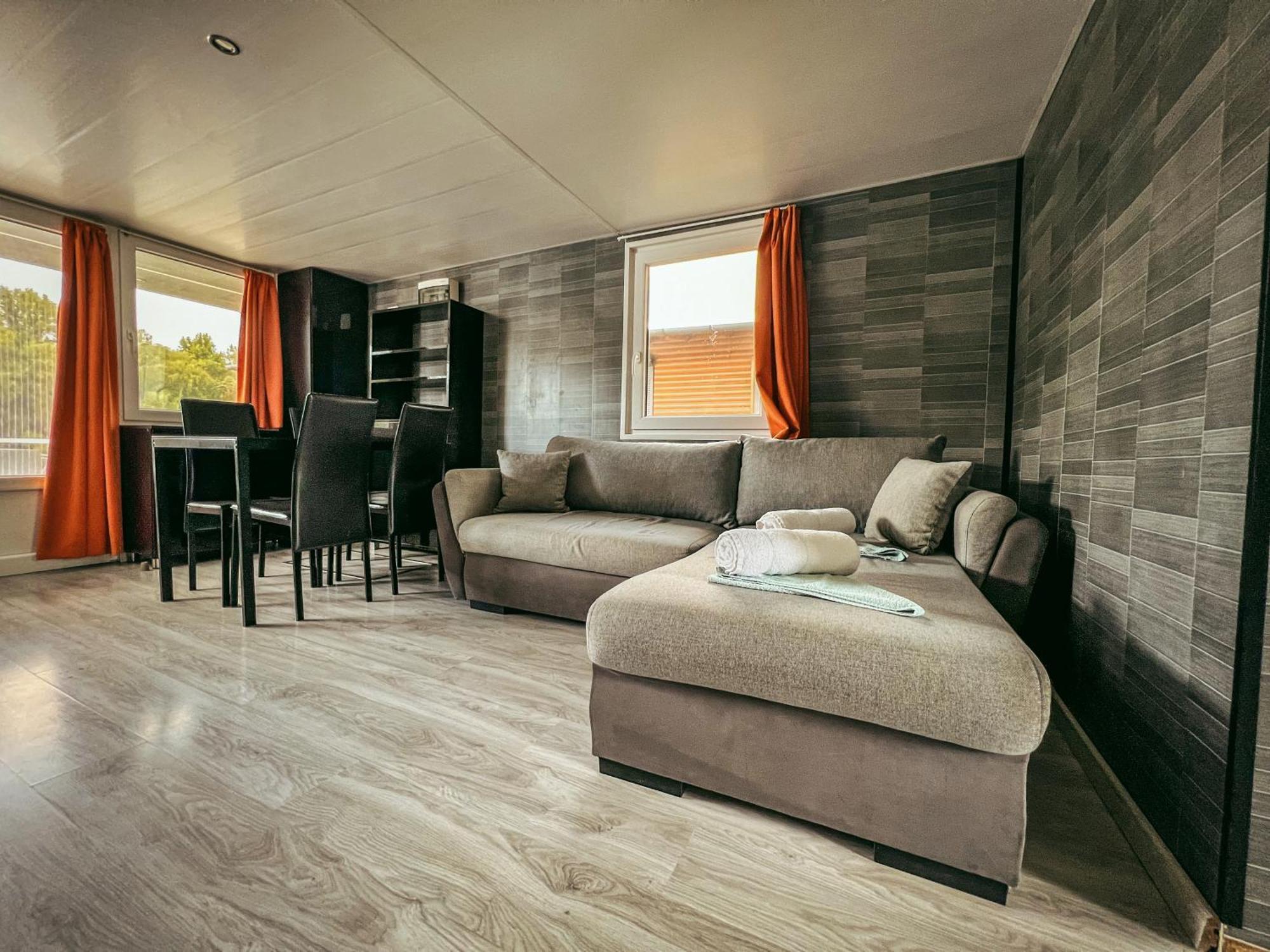 Lakohajo, Uszohaz - Tisza-To Hotell Tiszafüred Exteriör bild